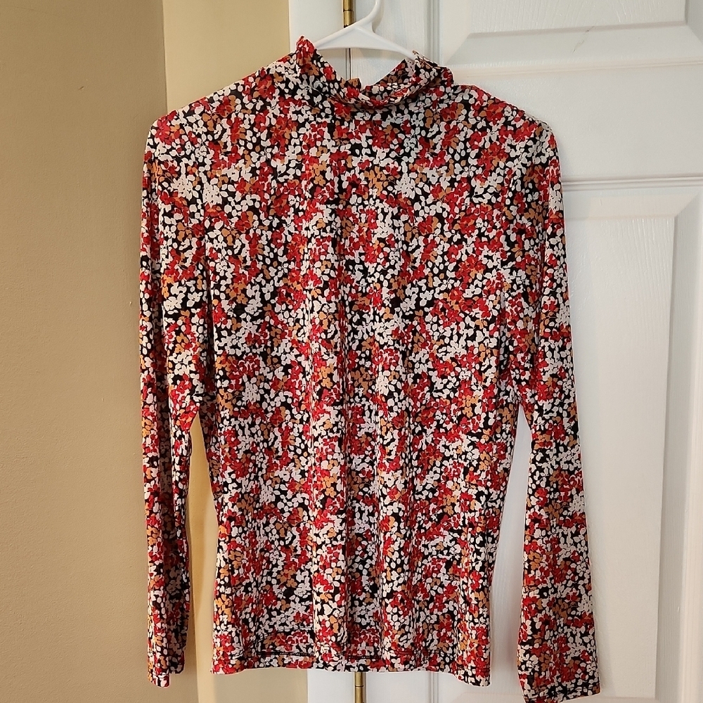 Tahsri Medium Long Sleeve Top.